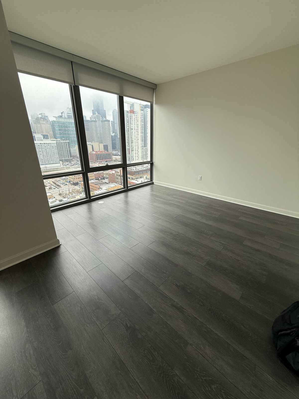 Clean, move-in-ready Chicago high-rise unit with skyline view after Clean Pushers turnover cleaning